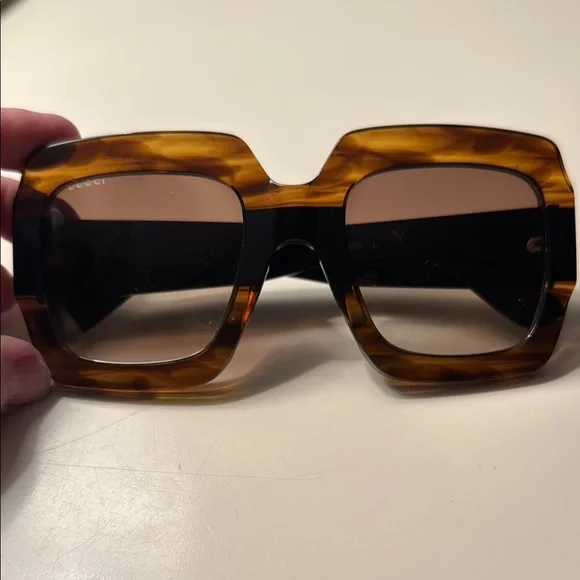 Gucci Brown Oversized Square Sunglasses with Tortoiseshell Pattern - Picture 5 of 8